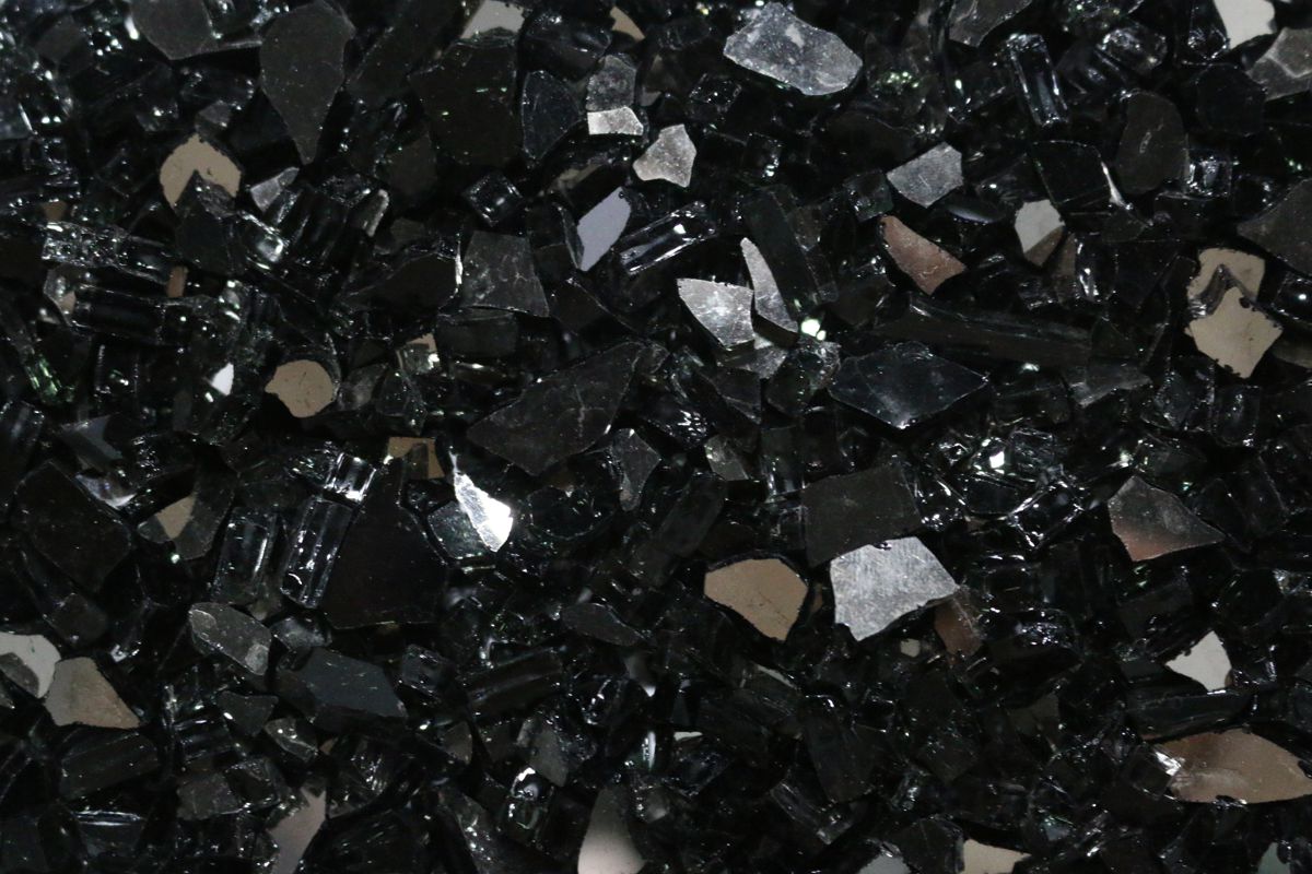 Decorative fire glass — black