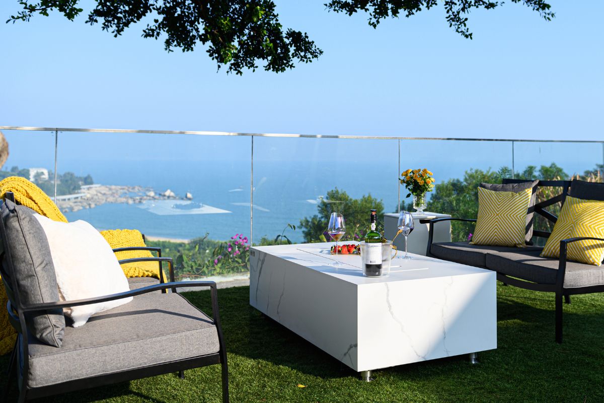 CARRARA table on a terrace overlooking the sea