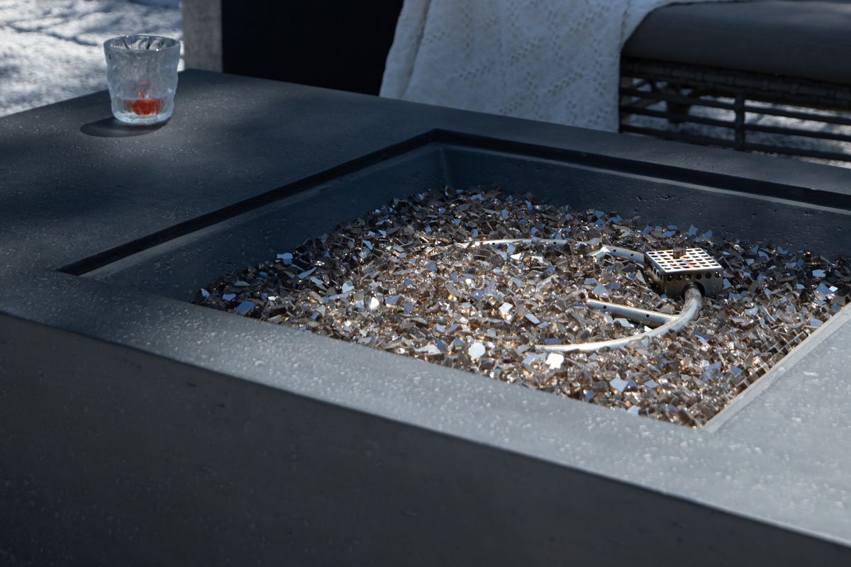 Close-up of the CANNES table with decorative glass in the burner