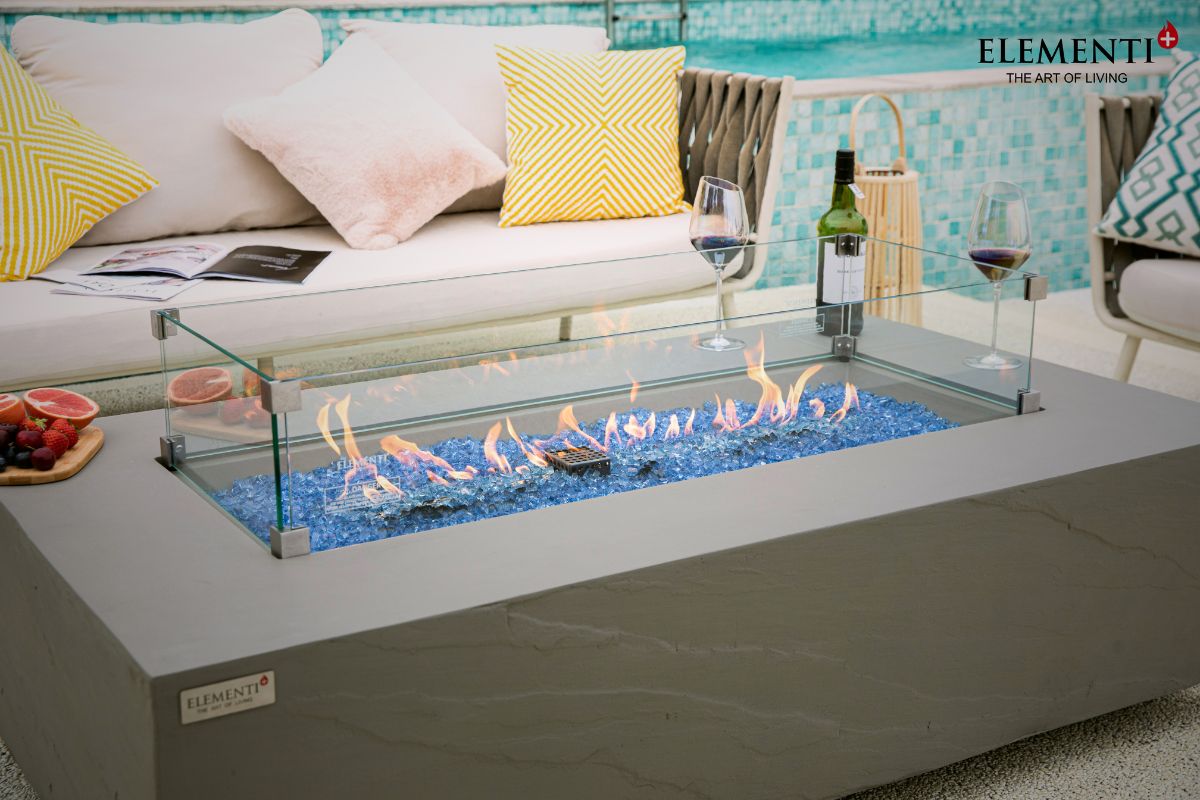 METEORA fire pit with the glass wind guard