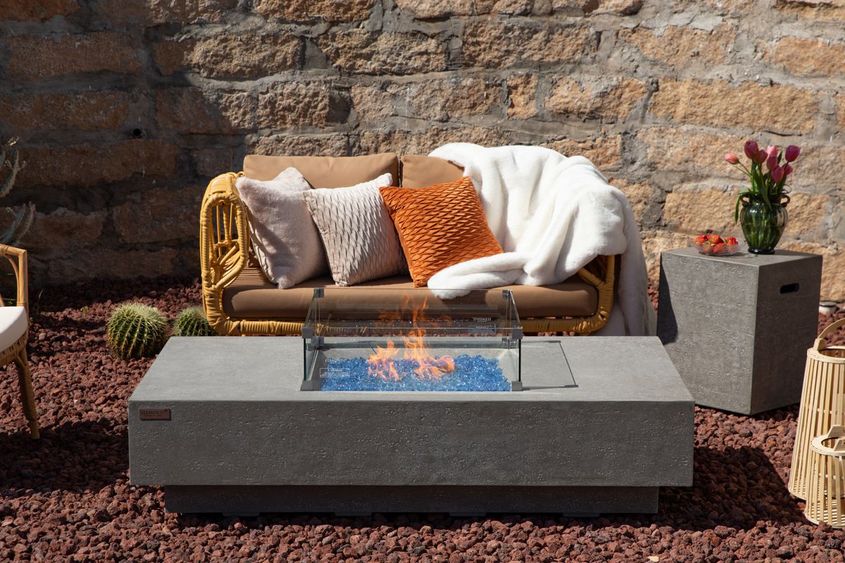 MONTE CARLO table with the glass wind guard on a terrace