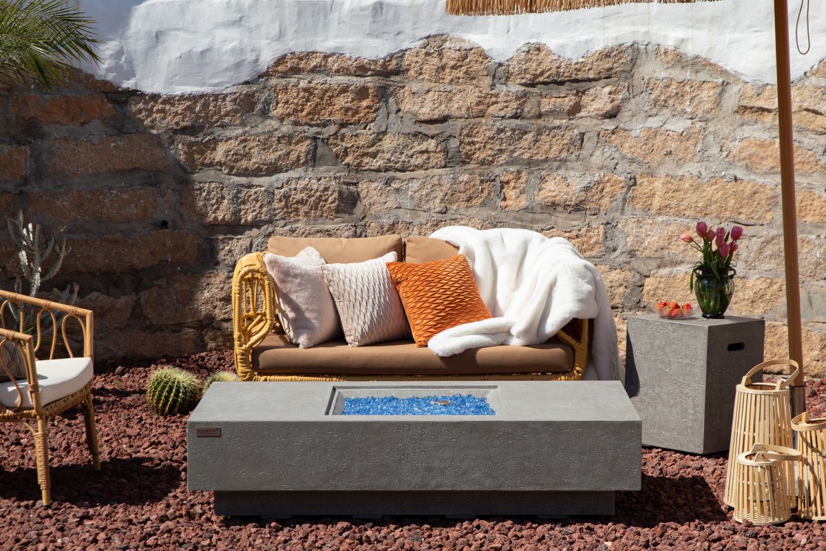 MONTE CARLO table on a terrace in front of a sofa