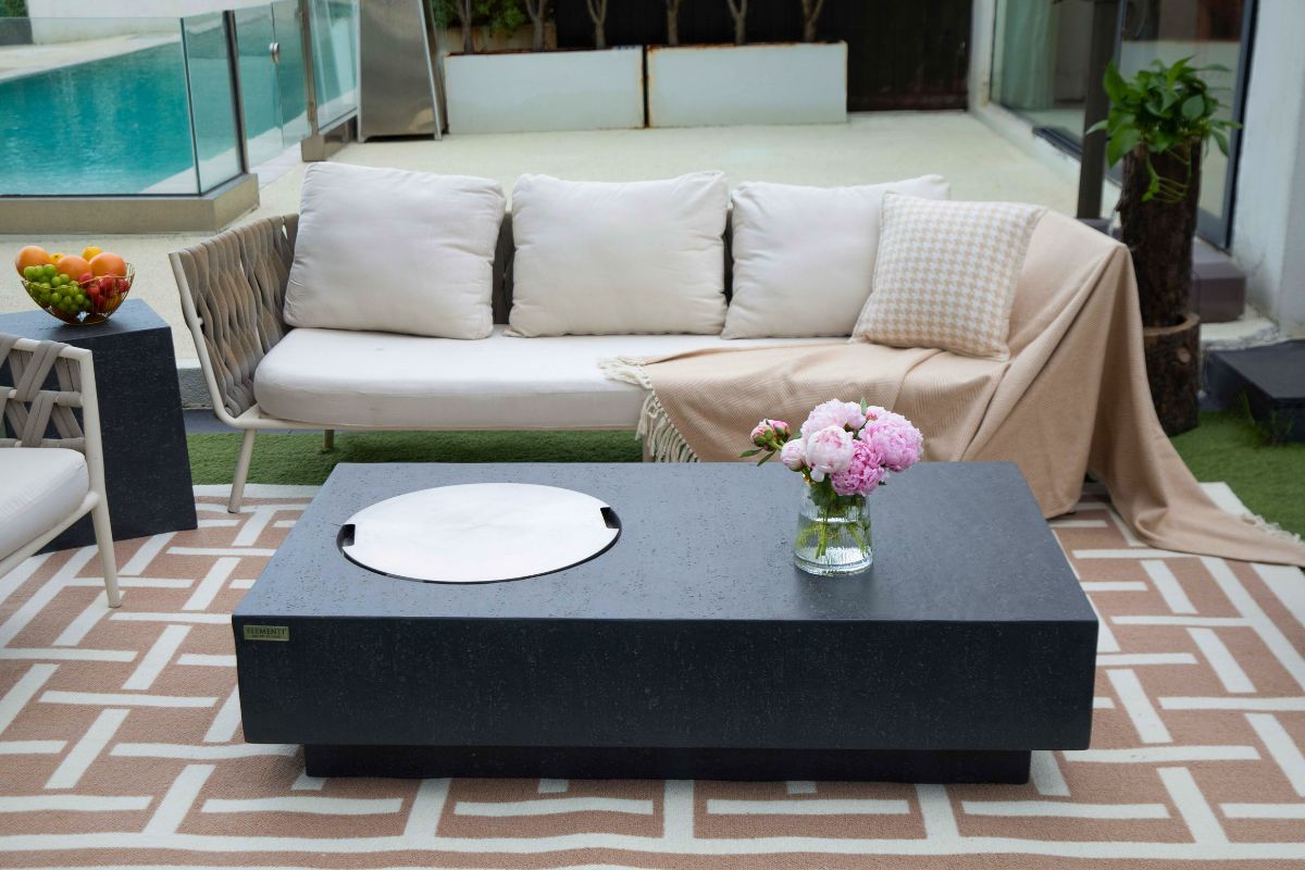 METROPOLIS Dark Grey table with the fire pit lid and flowers