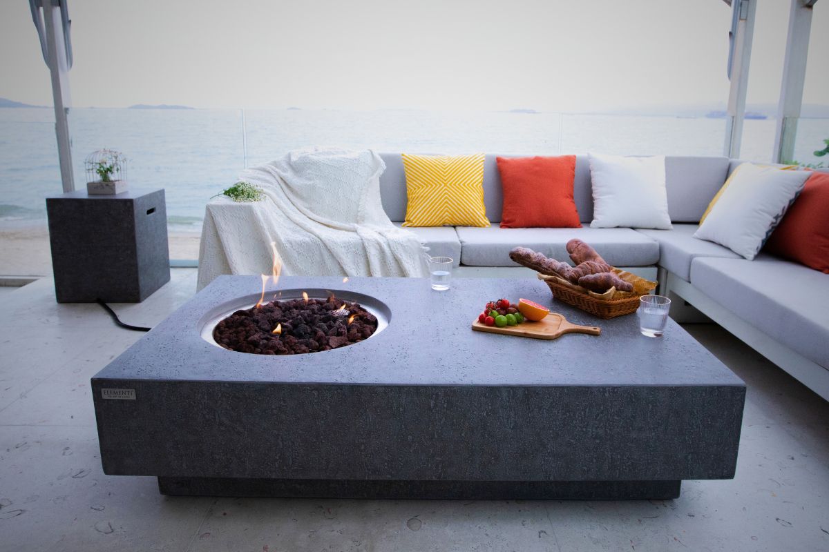 The lit fire pit of the METROPOLIS table on a terrace