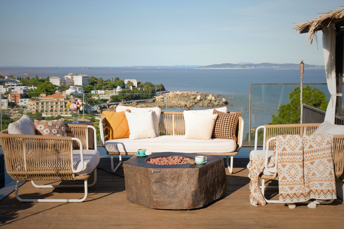 COLUMBIA fire pit on a terrace overlooking the sea