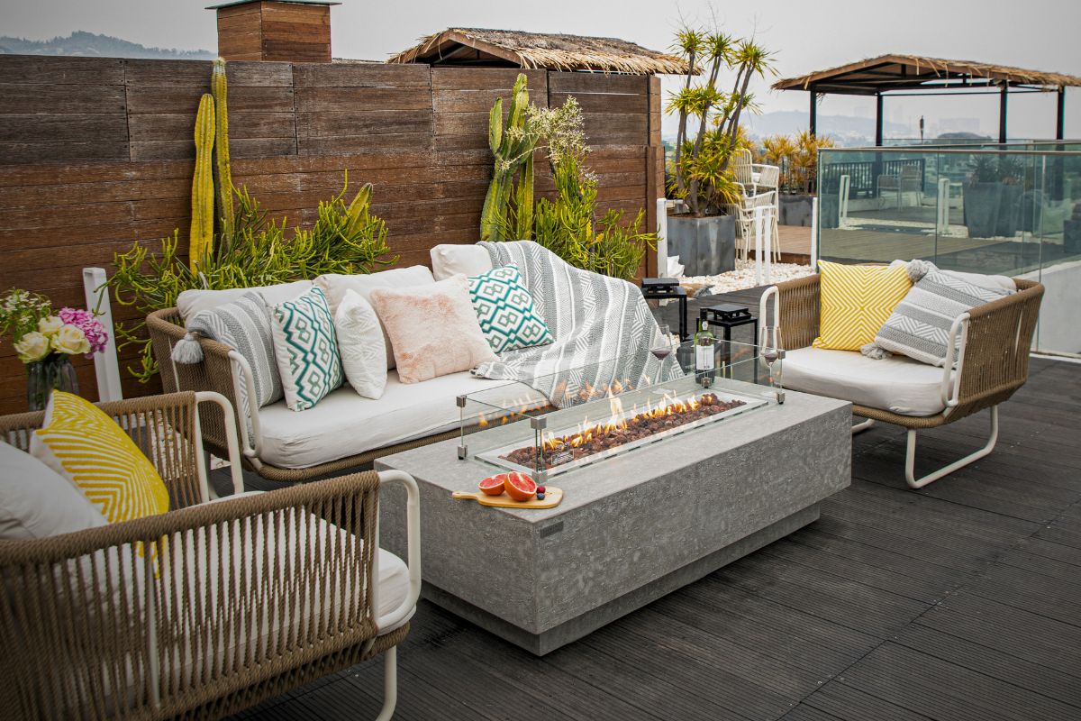 KINGSALE table with a lit fire pit in front of a lounge sofa
