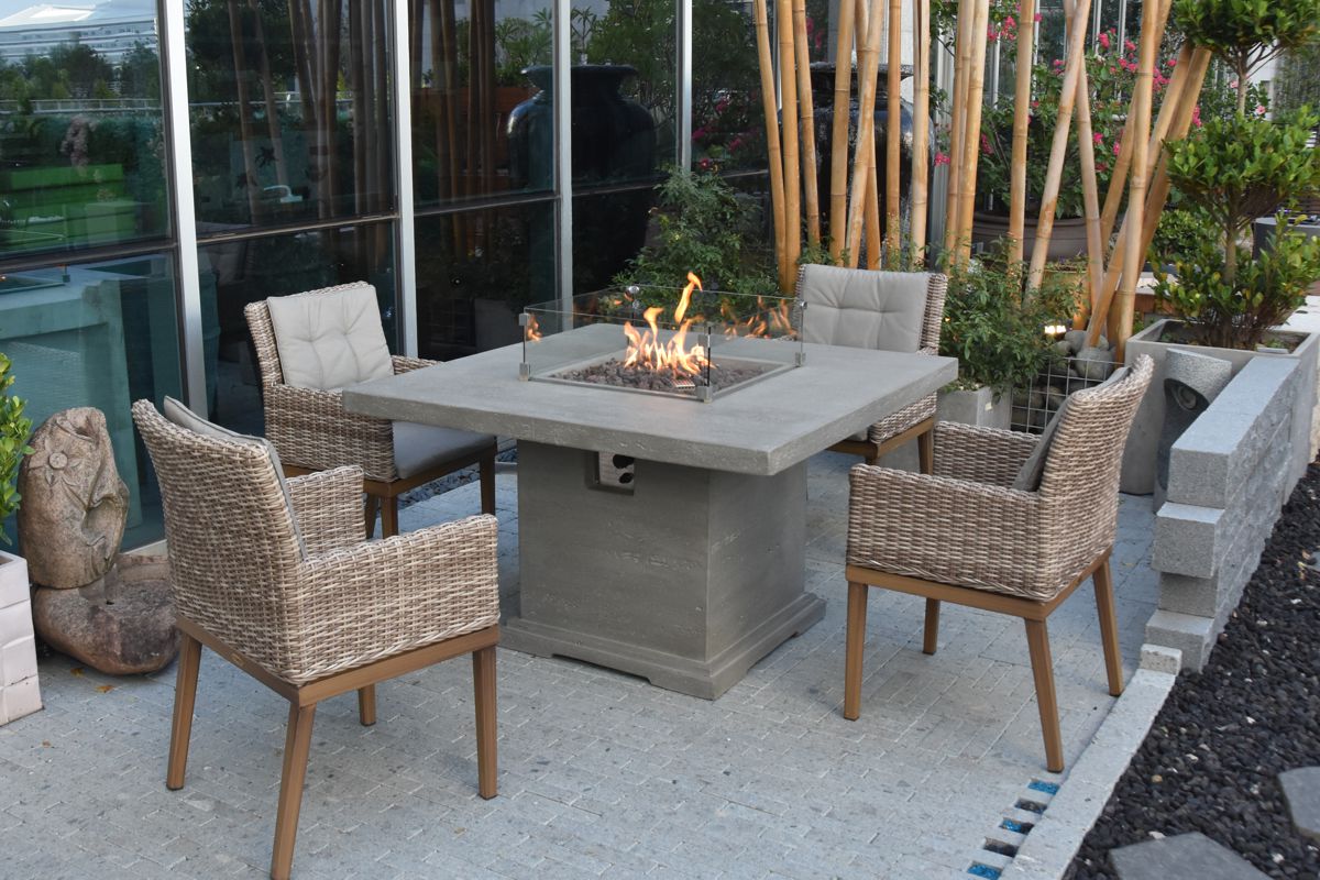 BIRMINGHAM dining table with chairs on a terrace