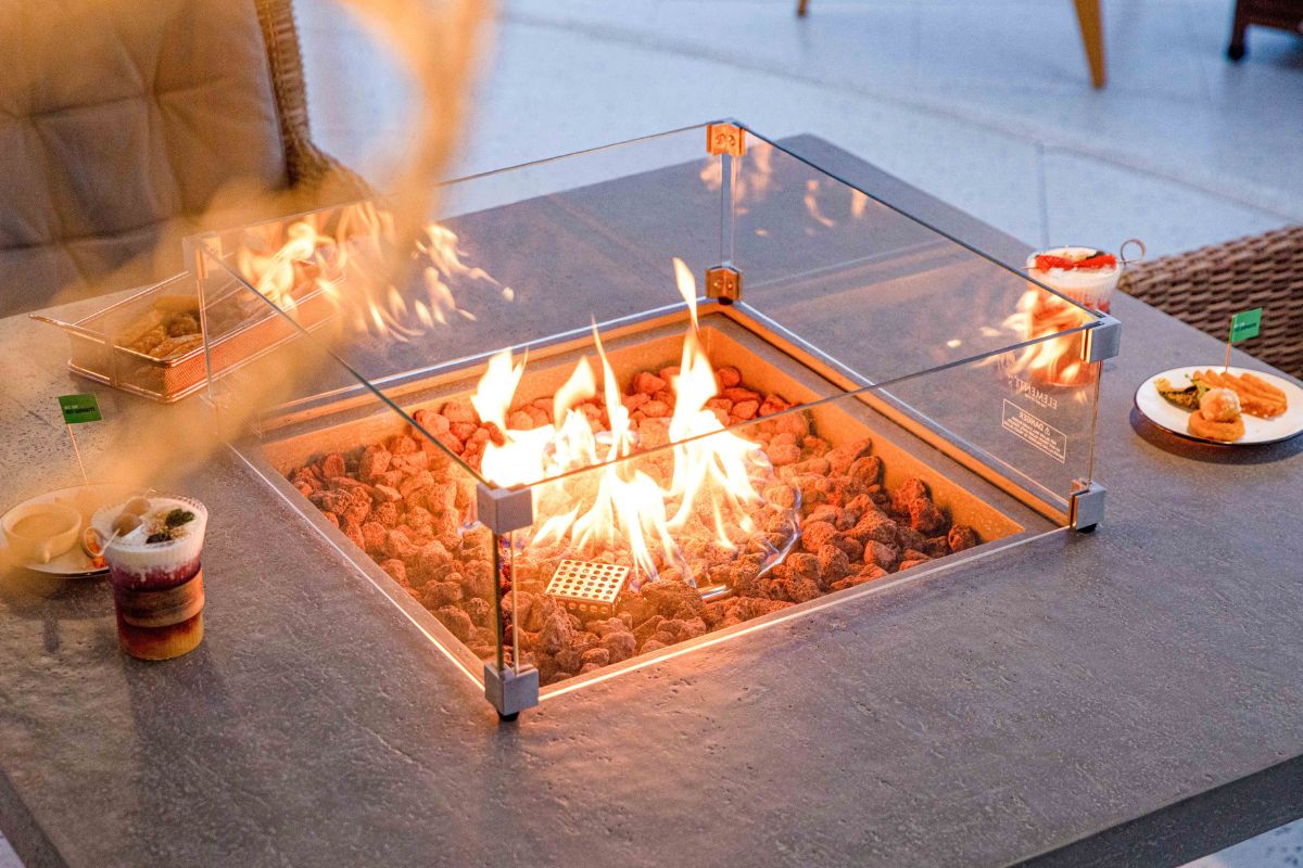 The BIRMINGHAM fire pit with the glass wind guard