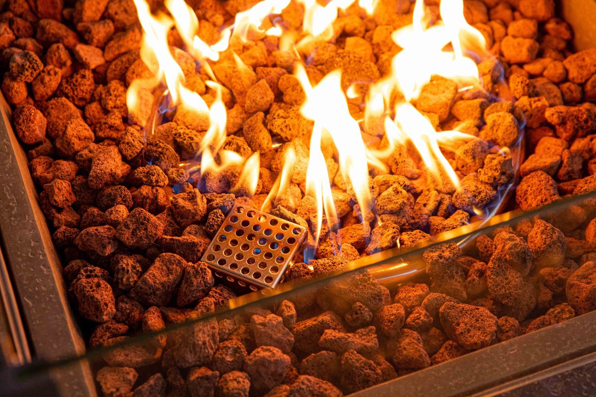 The flame over the lava stones in the BIRMINGHAM fire pit