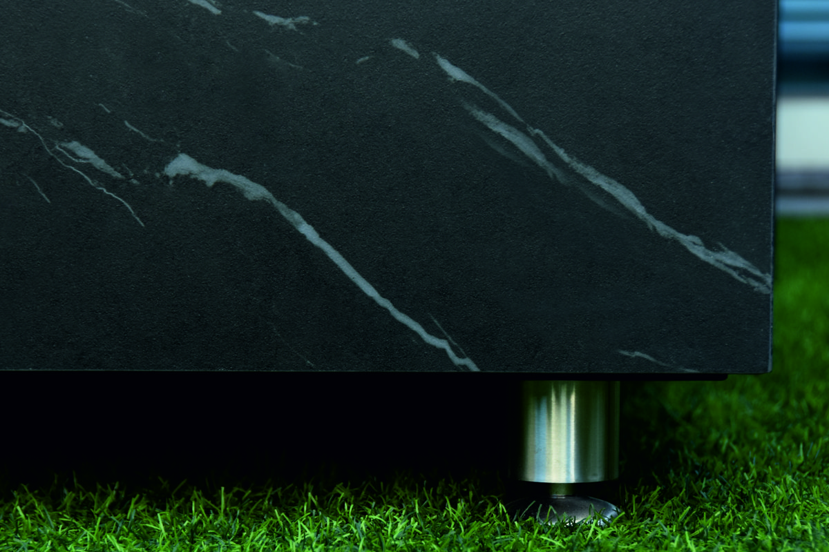 Side of the SOFIA table in its black marble décor, up close