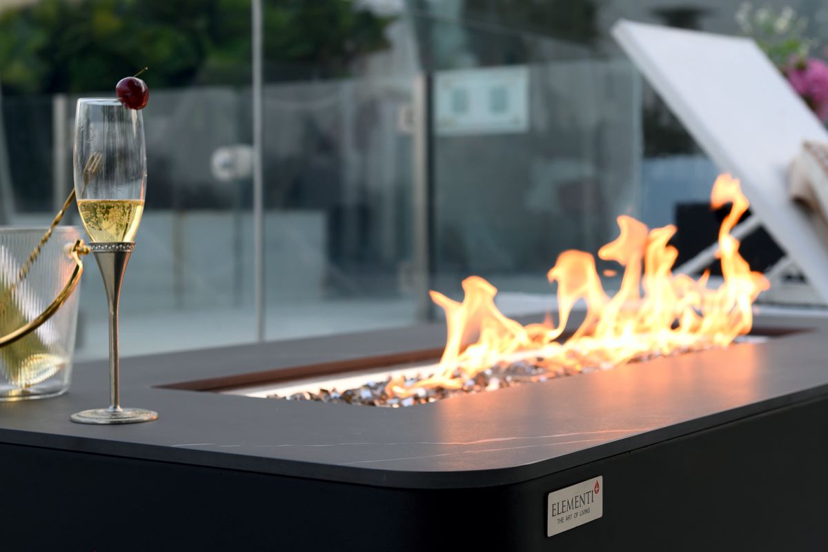 The flame in the VALENCIA fire pit up close