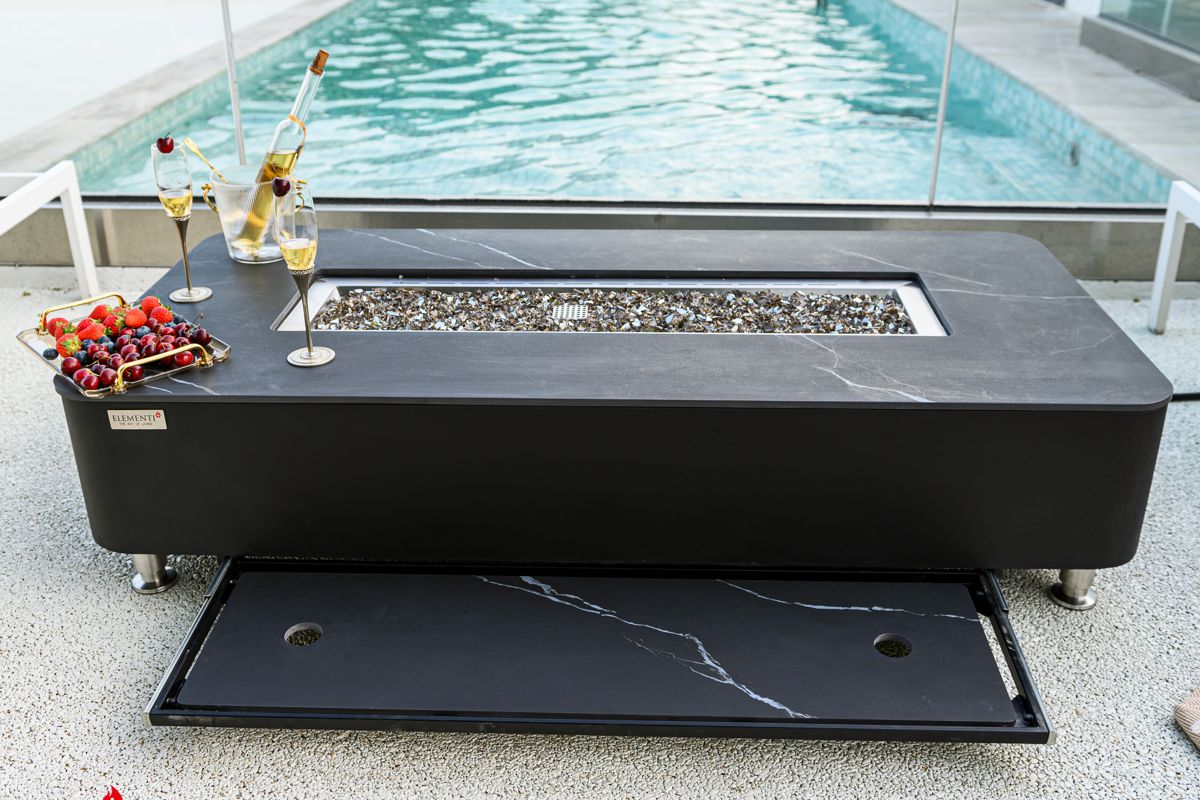 VALENCIA table with the fire pit lid stowed under the top